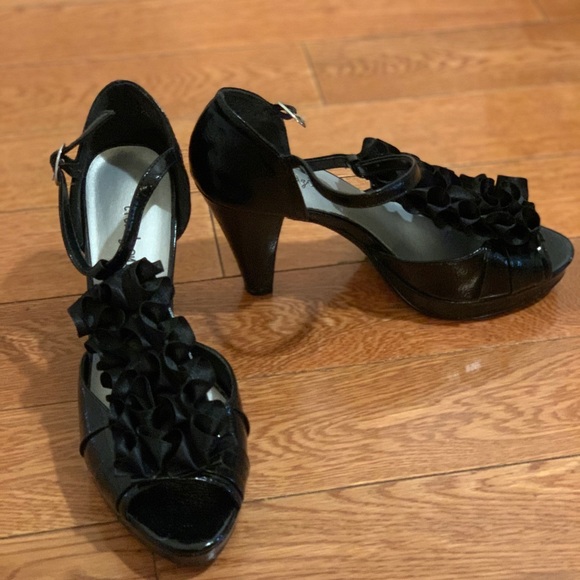 Trendy Patent Leather Heels - Picture 2 of 4